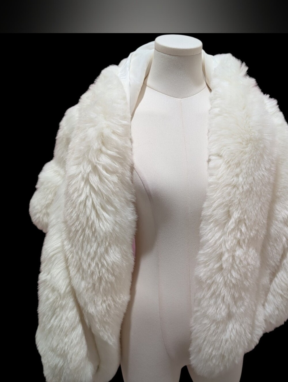 White Large Faux Fur Stole ‼️Open To Offers - Picture 2 of 5